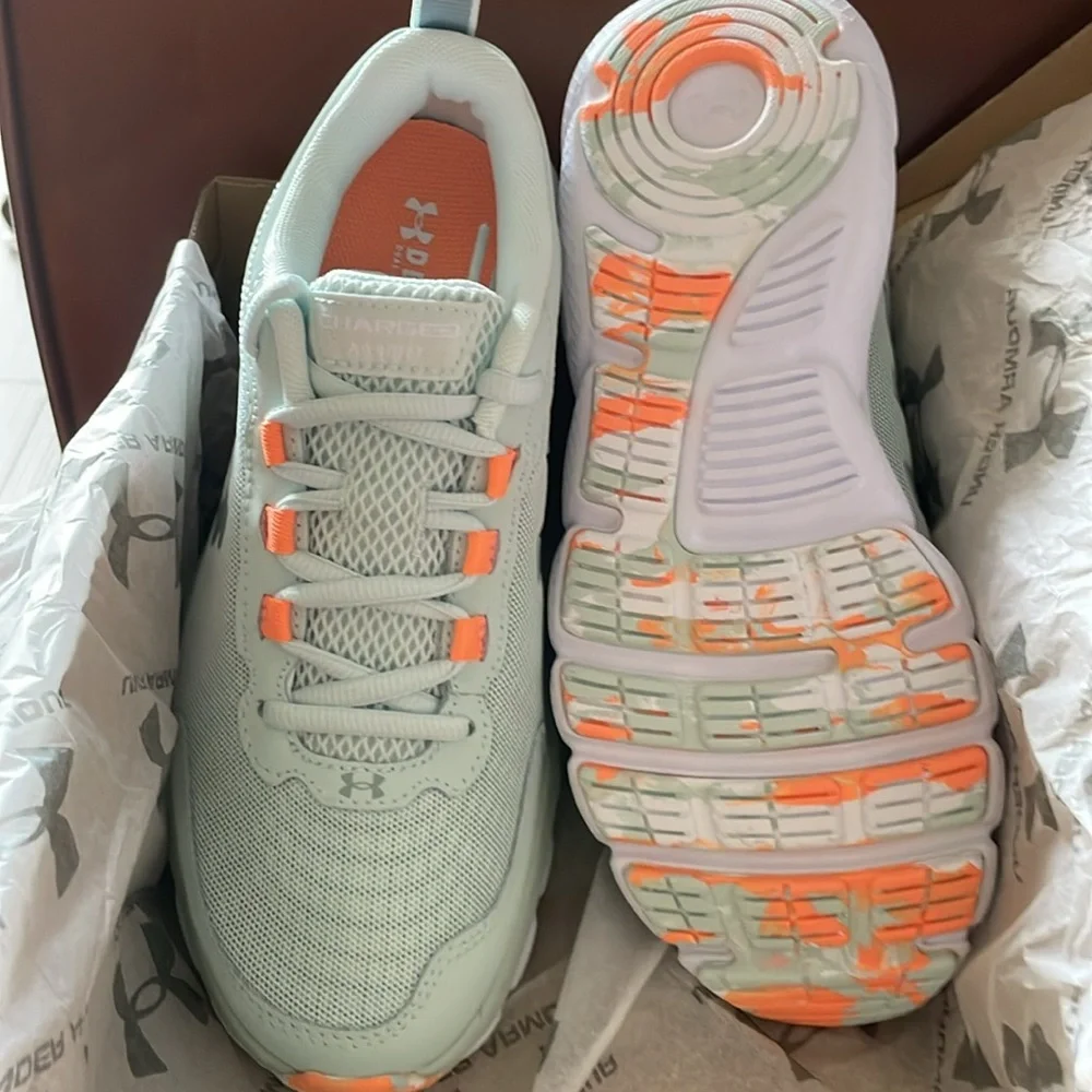 Under Armour Sneakers - Picture 2 of 3